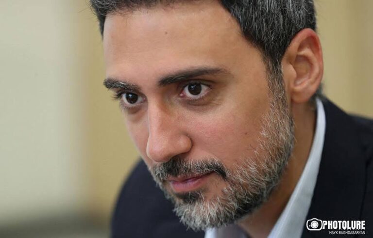  «Ուժեղ Հայաստան» կուսակցության խորհրդի անդամ Արամ Վարդևանյանը հայտարարել է, որ խաղաղության գործընթացում կհարգեն Հայաստանի ստանձնած պարտավորությունները, սակայն անհրաժեշտ են համաձայնագրի իրականացման երաշխավորներ